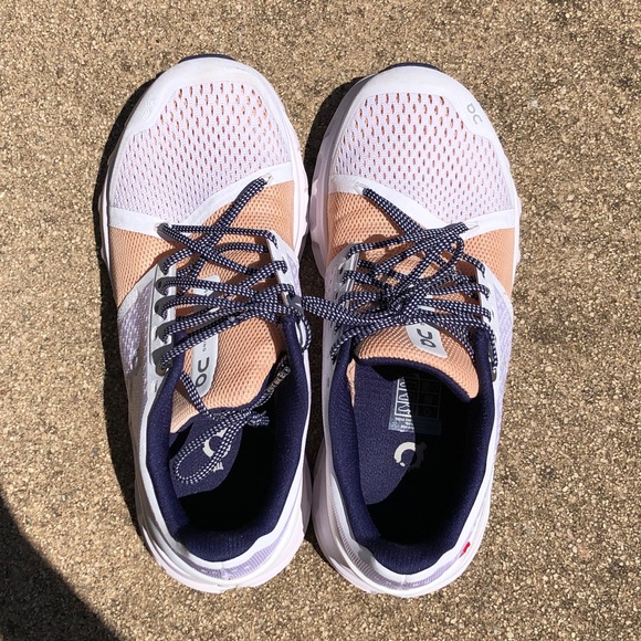 OnCloud CloudStratus Womens Shoes - Picture 4 of 10